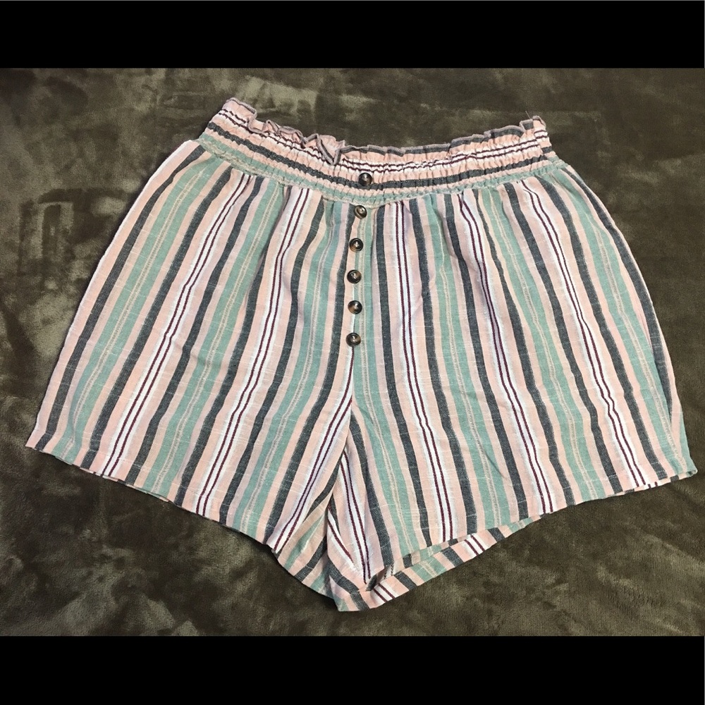 Large Ruffle Waist Button Front Striped Short - Picture 4 of 5
